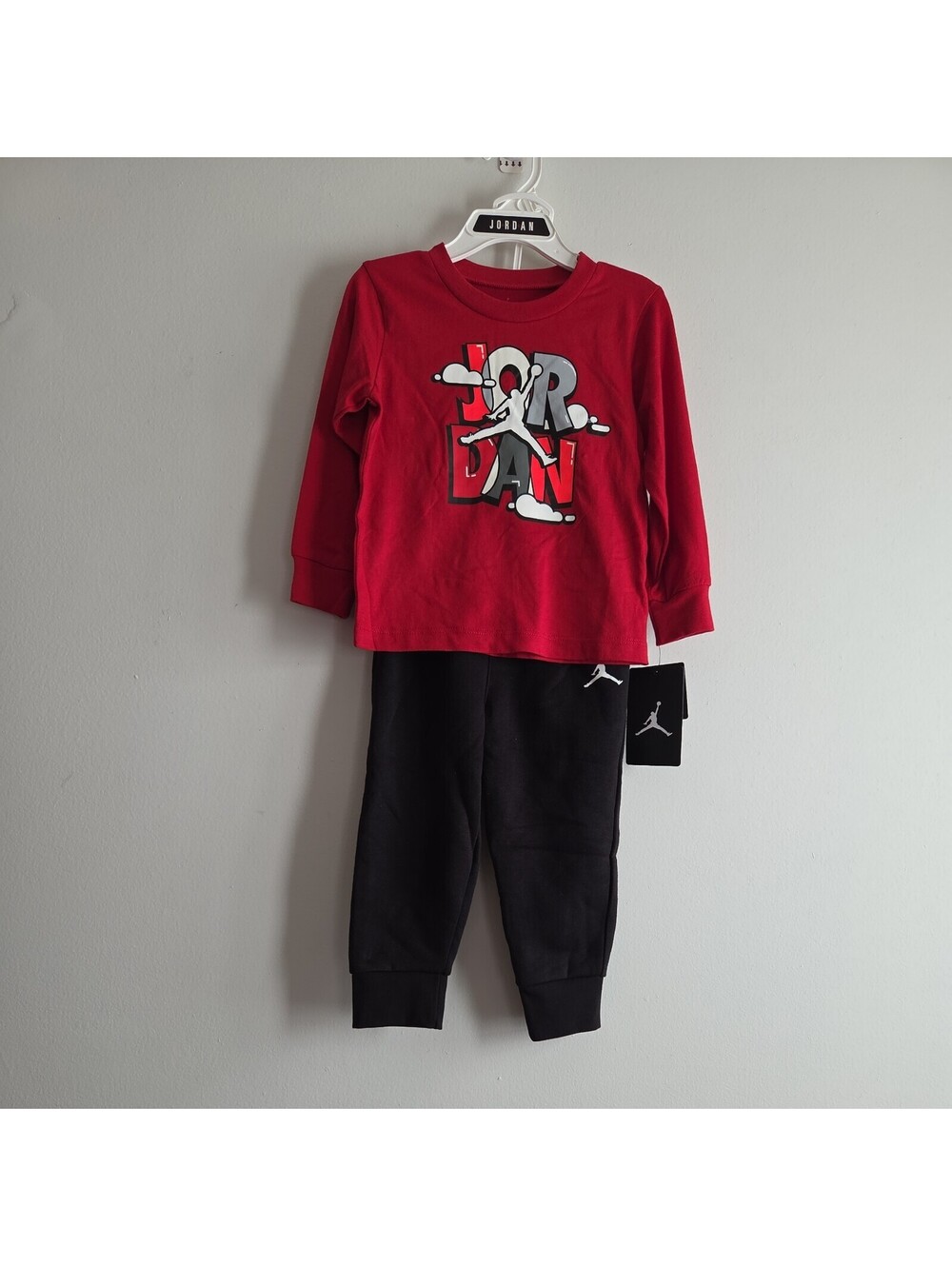 Jordan Boys 2-Piece long sleeves shirt & Pants Set Size 24 months Red/Black